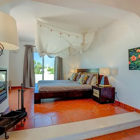 Casa Ninho - Spacious 5 Bedroom Villa *