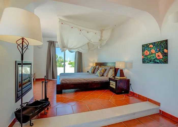 Casa Ninho - Spacious 5 Bedroom Villa *