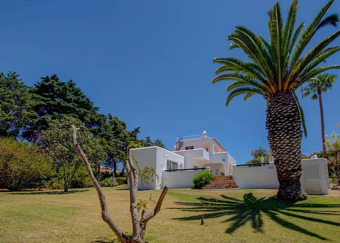 Casa Ninho - Spacious 5 Bedroom Villa